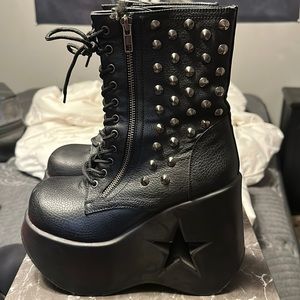 Demonia Chunky Star cutout heels size 9? 10? (Fit like 8 1/2-9)